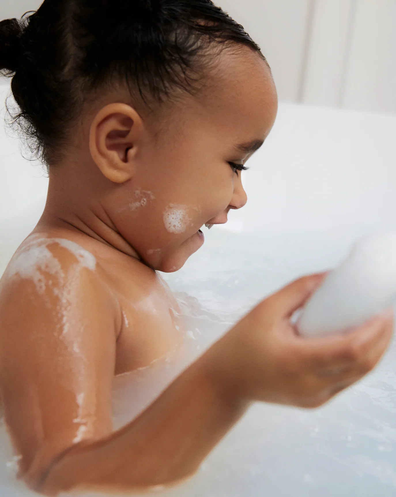 Glossier Milky Jelly Cleansing Bar - Temizleyici Bar
