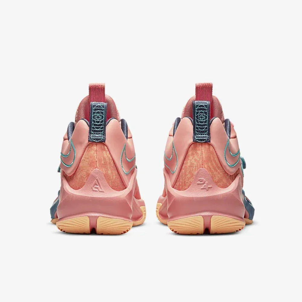 ZOOM FREAK 3 CRIMSON