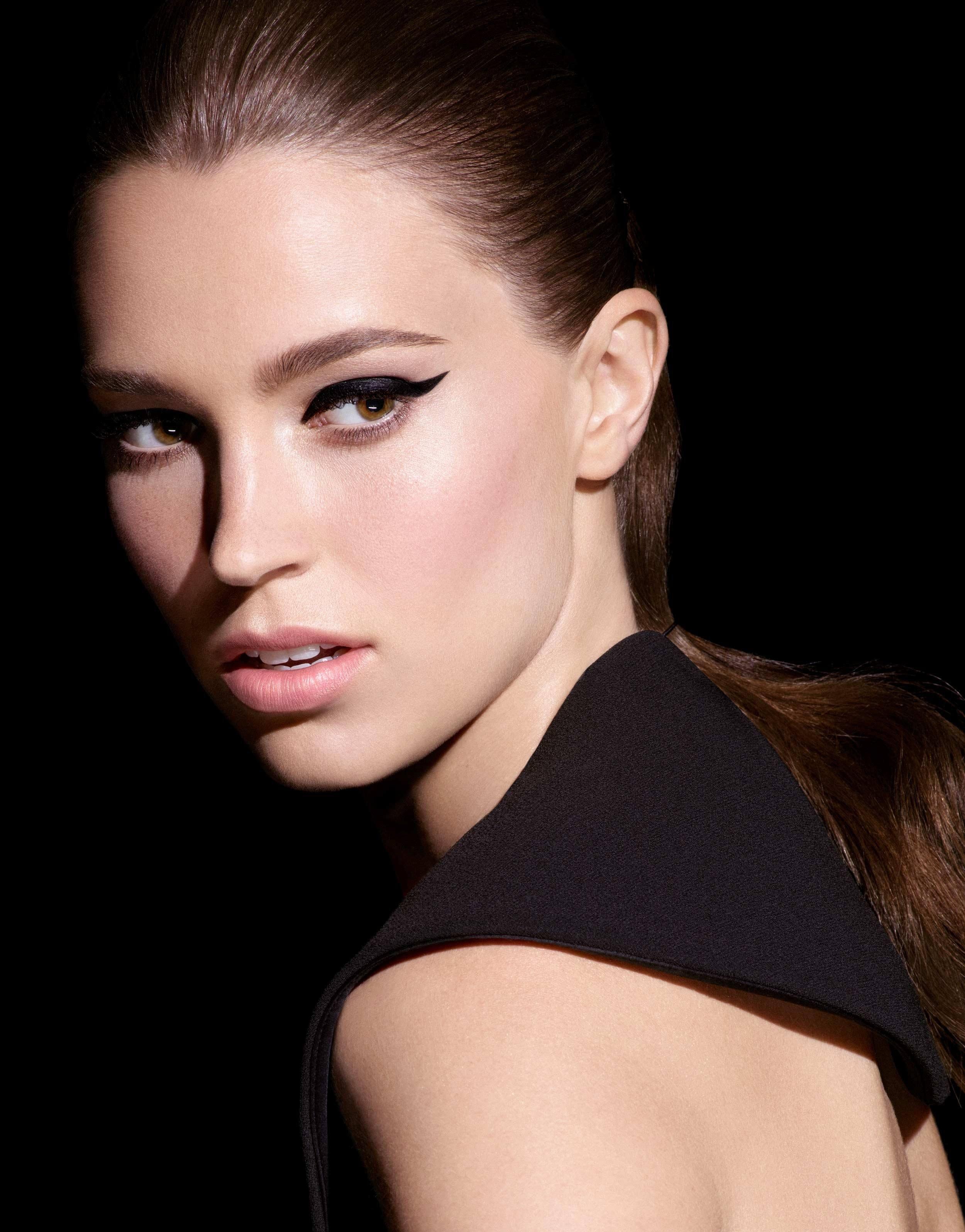 Hourglass Voyeur™ Waterproof Liquid Liner - Sıvı Eyeliner