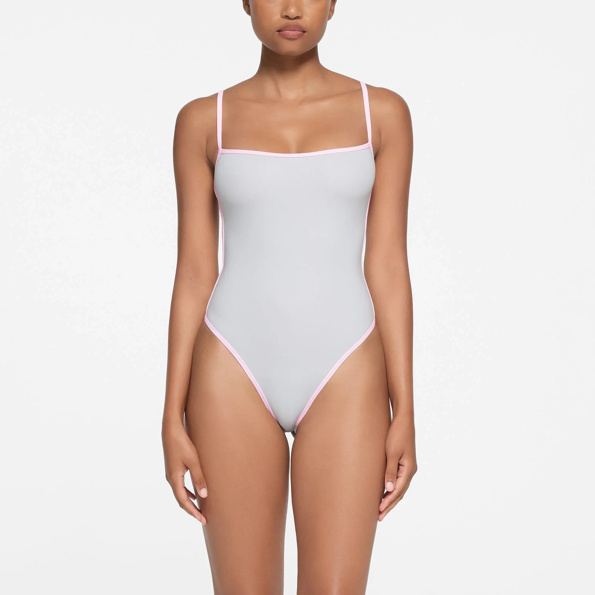 SKIMS FITS EVERYBODY CONTRAST TRIM SCOOP NECK BODYSUIT | PLATINUM - BODYSUIT