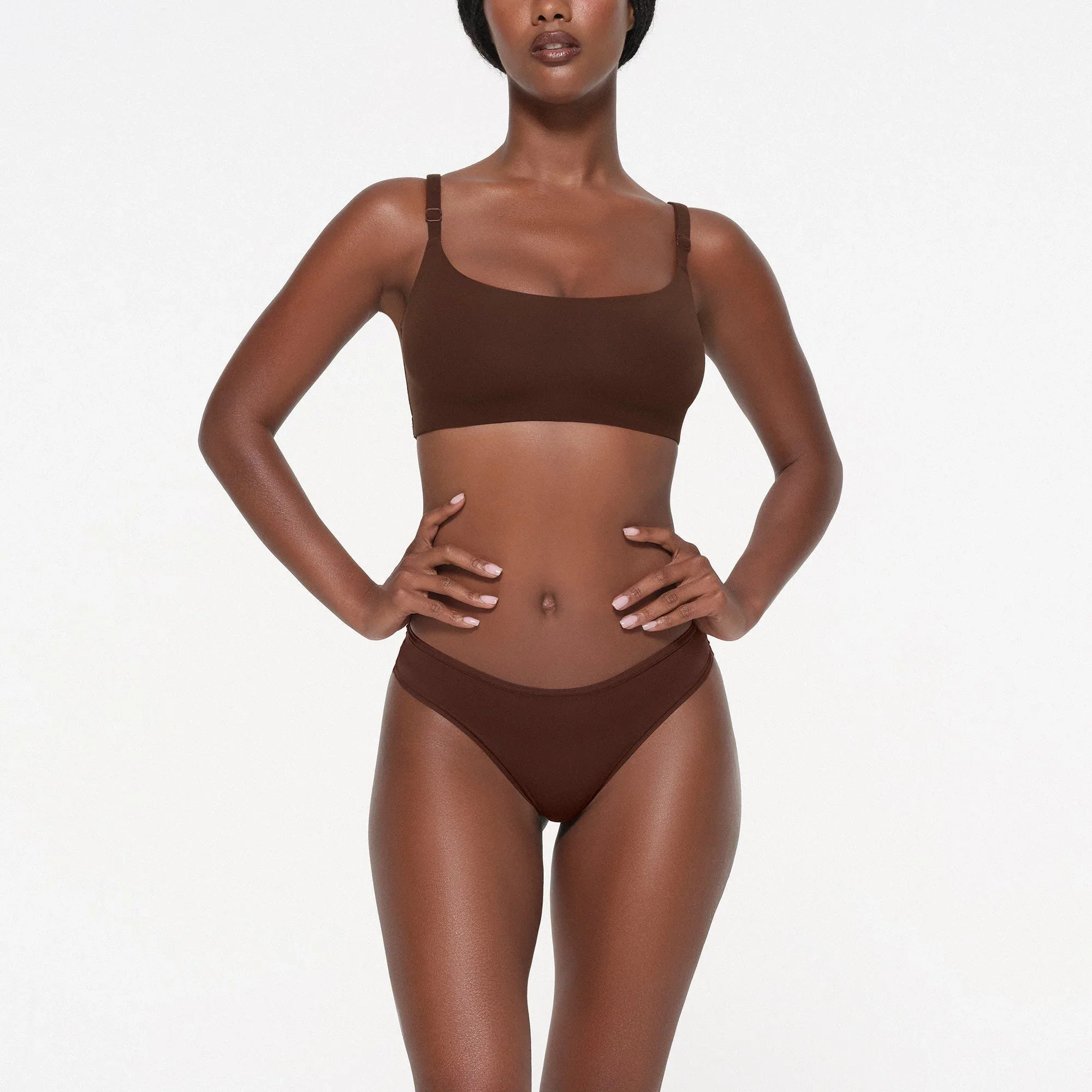 SKIMS FITS EVERYBODY BACK SMOOTHING SCOOP BRALETTE | COCOA - SÜTYEN