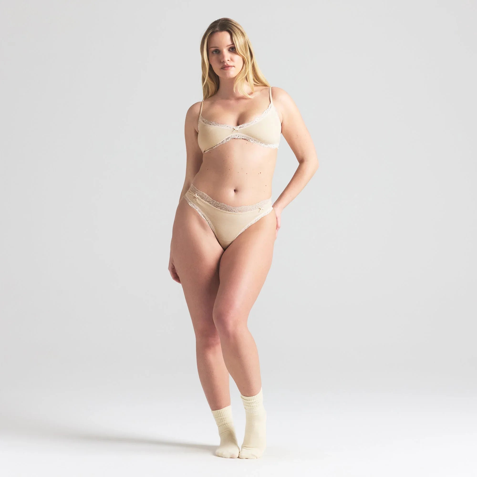 SKIMS COTTON JERSEY LACE SKIMPY SCOOP BRALETTE | BUTTER - SÜTYEN