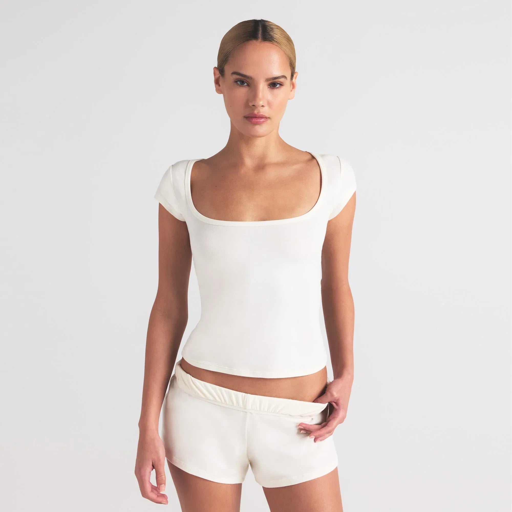 SKIMS COTTON JERSEY SCOOP NECK T-SHIRT | MARBLE - TİŞÖRT