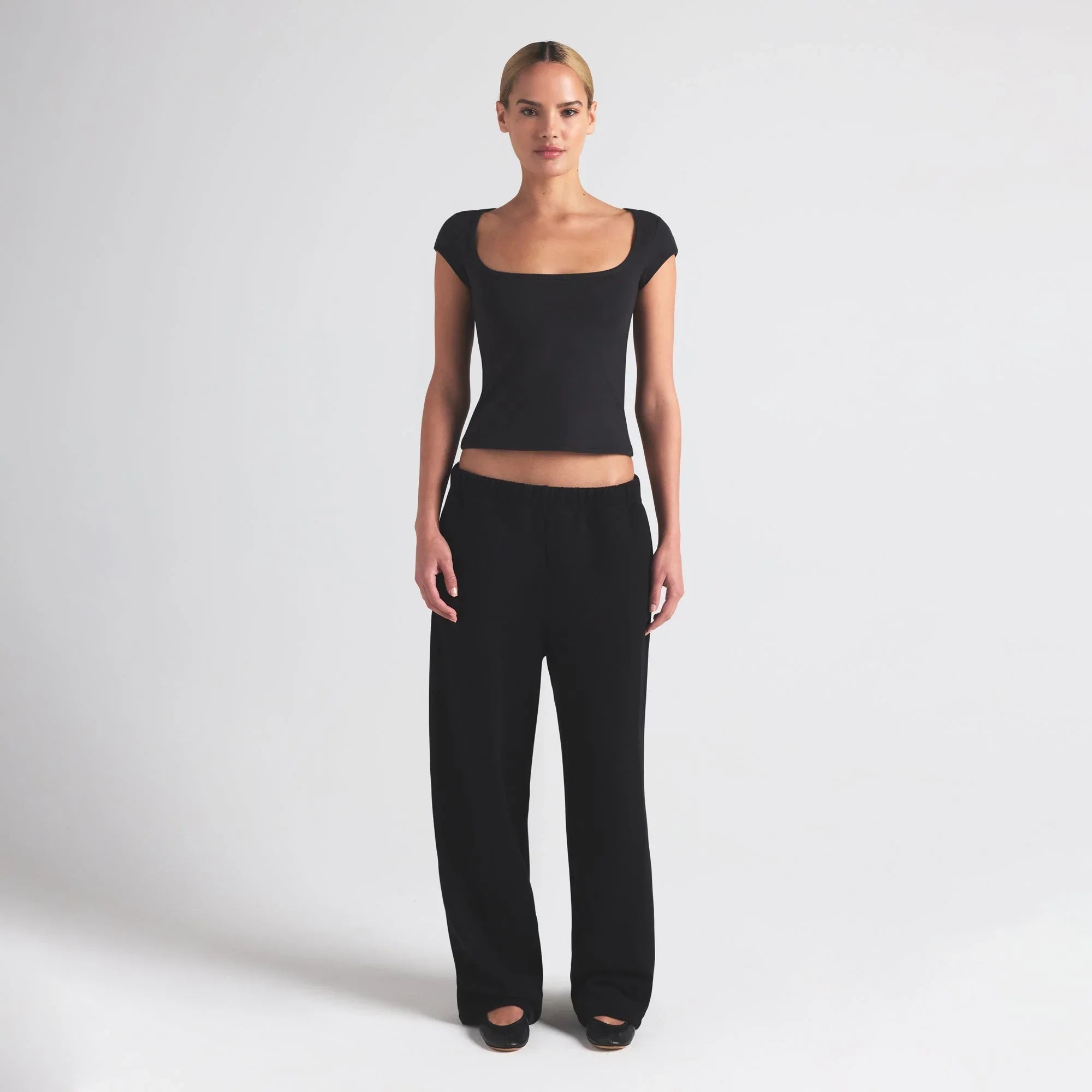 SKIMS COTTON JERSEY SCOOP NECK T-SHIRT | SOOT - TİŞÖRT